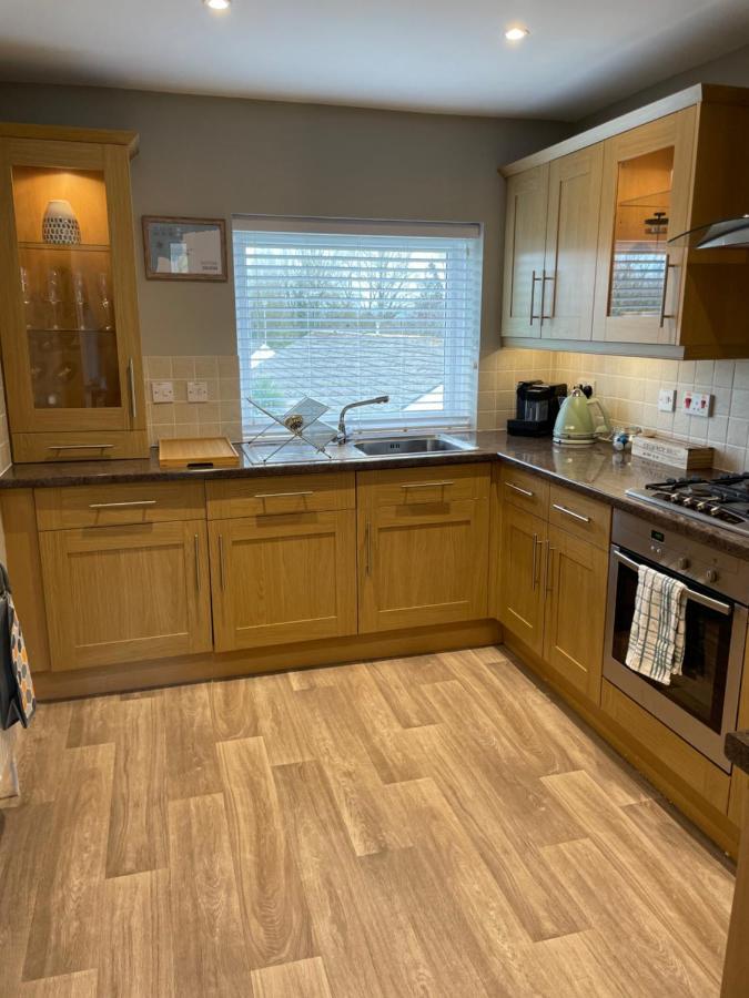 Lovely Flat Set In Parish Boundary Of Instow Apartment Bagian luar foto