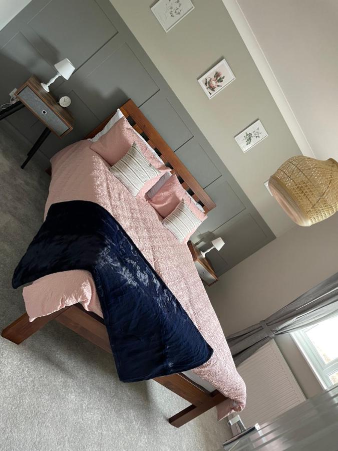 Lovely Flat Set In Parish Boundary Of Instow Apartment Bagian luar foto