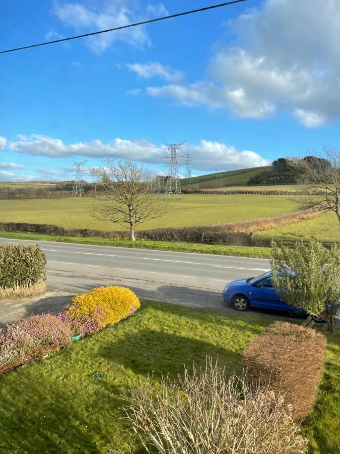 Lovely Flat Set In Parish Boundary Of Instow Apartment Bagian luar foto